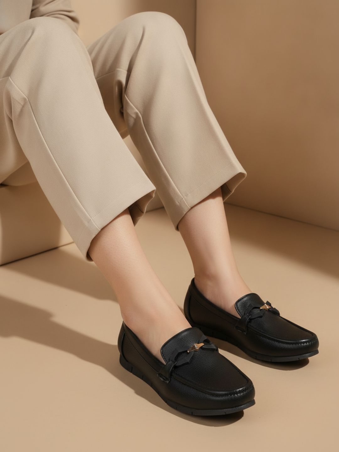 Womens Black Casual Solid Round Toe Loafers