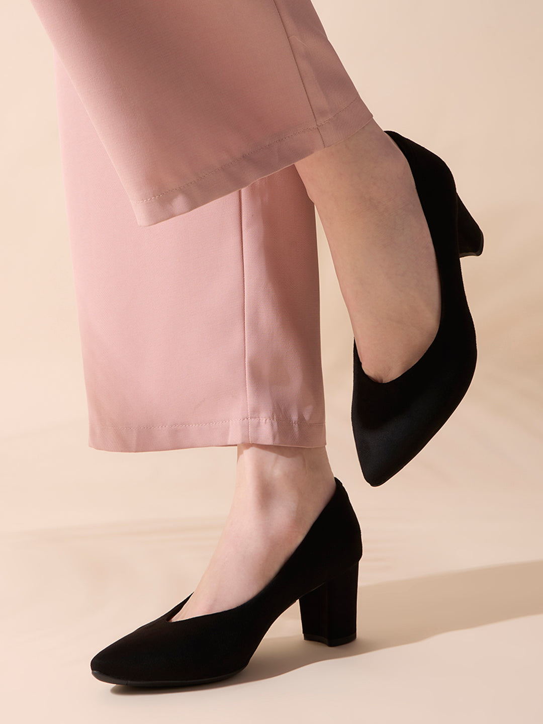 Womens Black Party Wear Solid Pointed Toe Block Heel Pumps