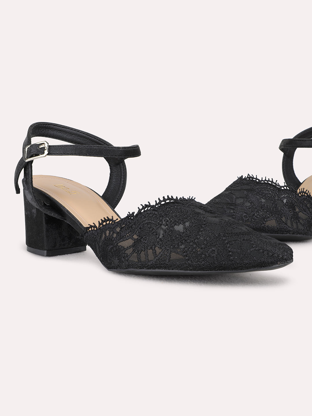 Womens Black Party Wear Textured Pointed Toe Block Heel Mules