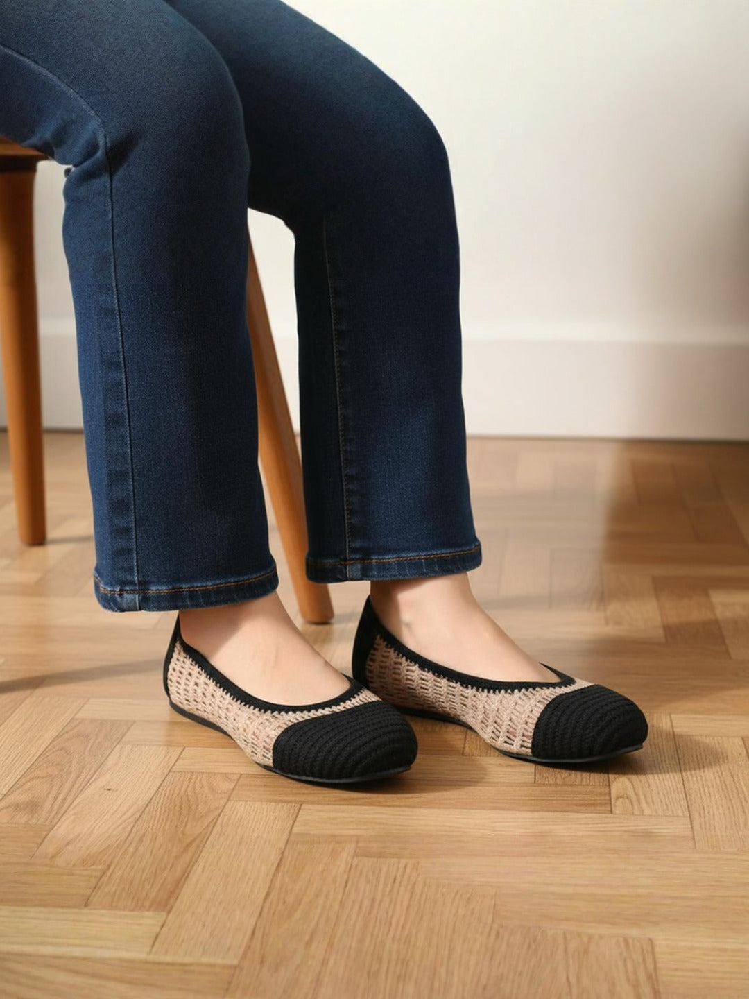 Womens Black Casual Embellished Round Toe Ballerinas