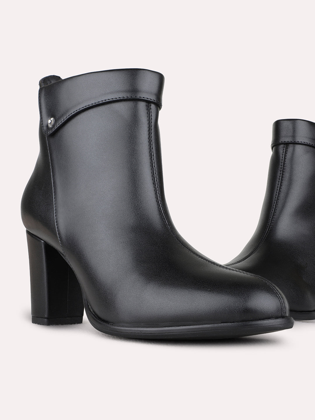Womens Black Party Wear Solid Pattern Round Toe Shape Boots