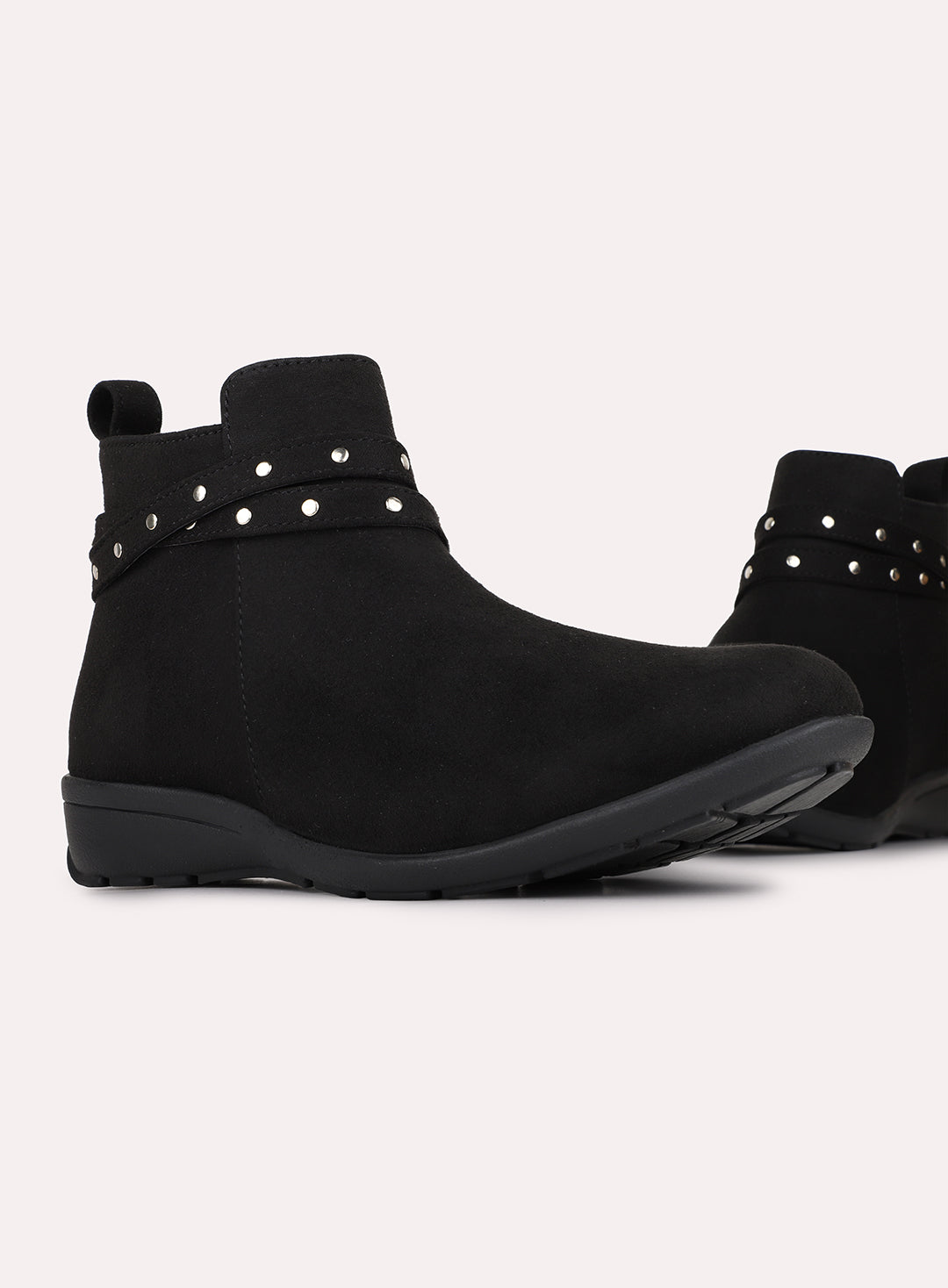 Womens Black Solid Pattern Round Toe Shape Casual Boots