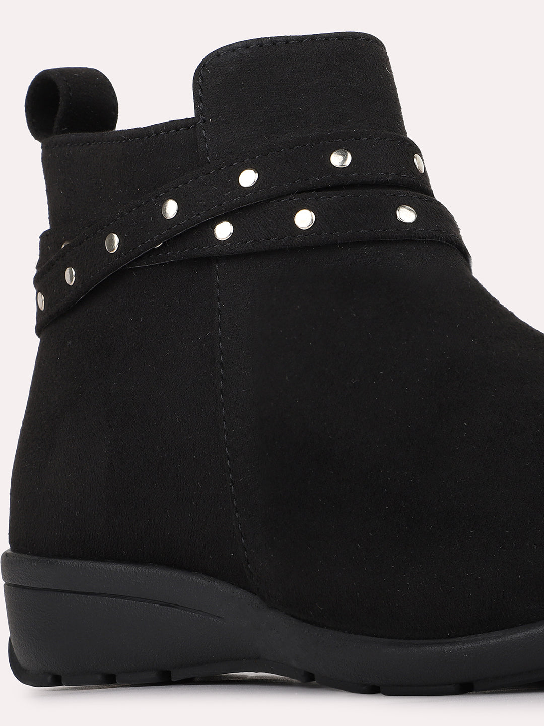 Womens Black Solid Pattern Round Toe Shape Casual Boots