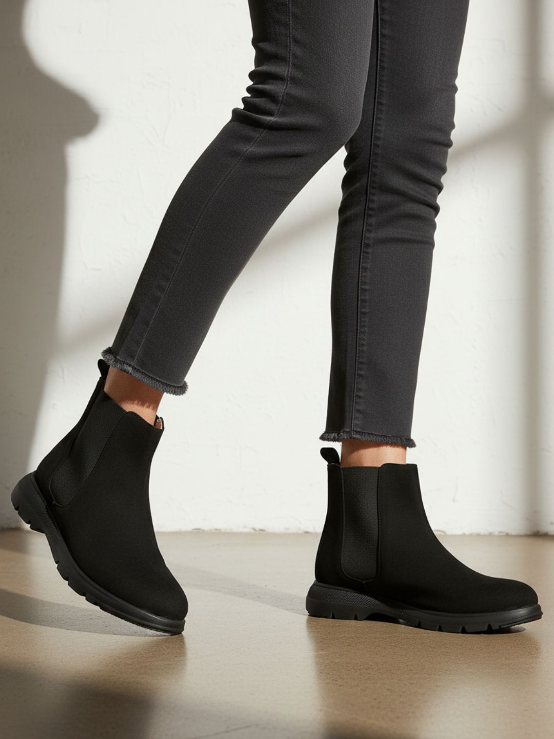 Womens Black Casual Solid Pattern Round Toe Shape Boots