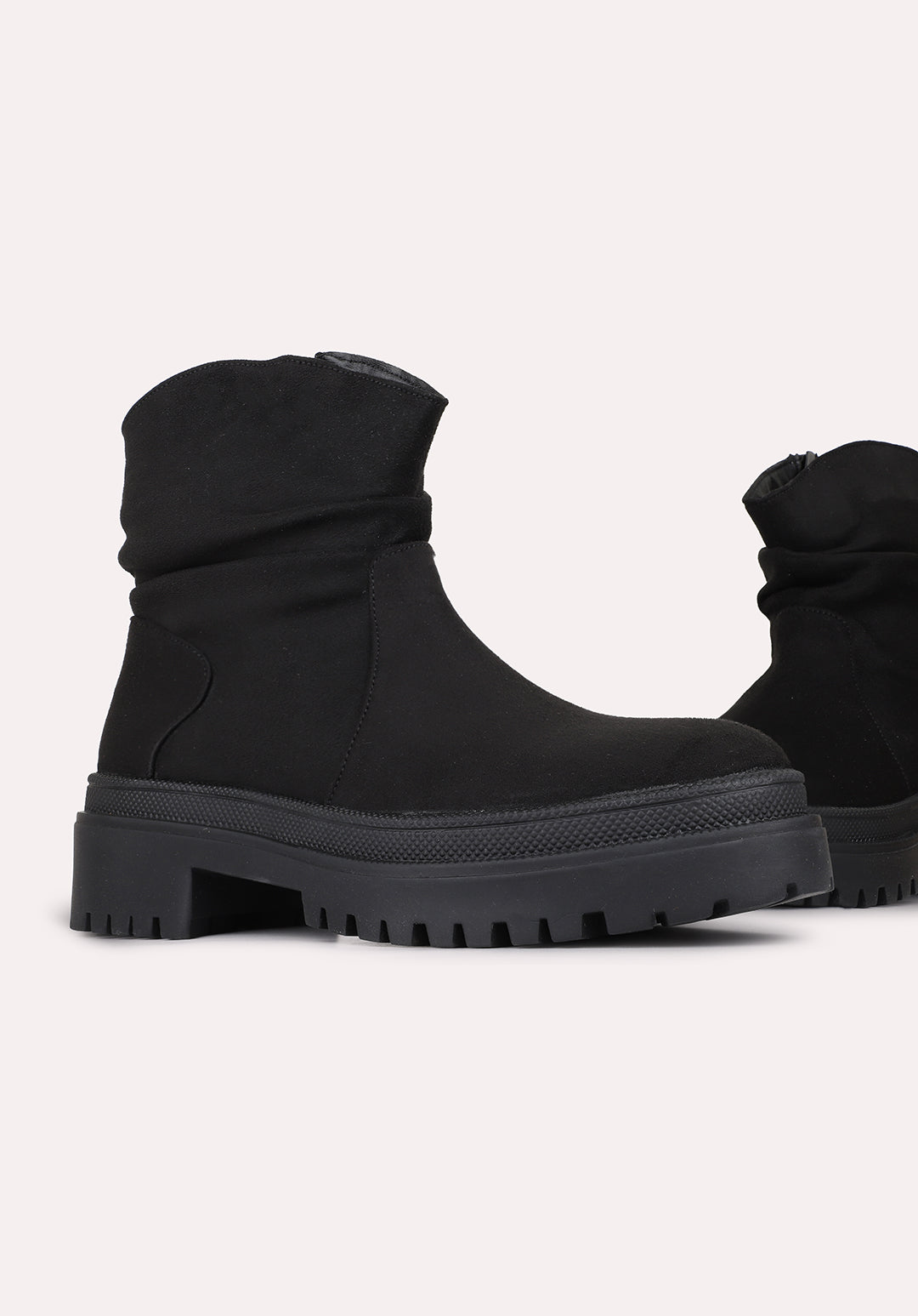 Womens Black Solid Pattern Round Toe Casual Boots