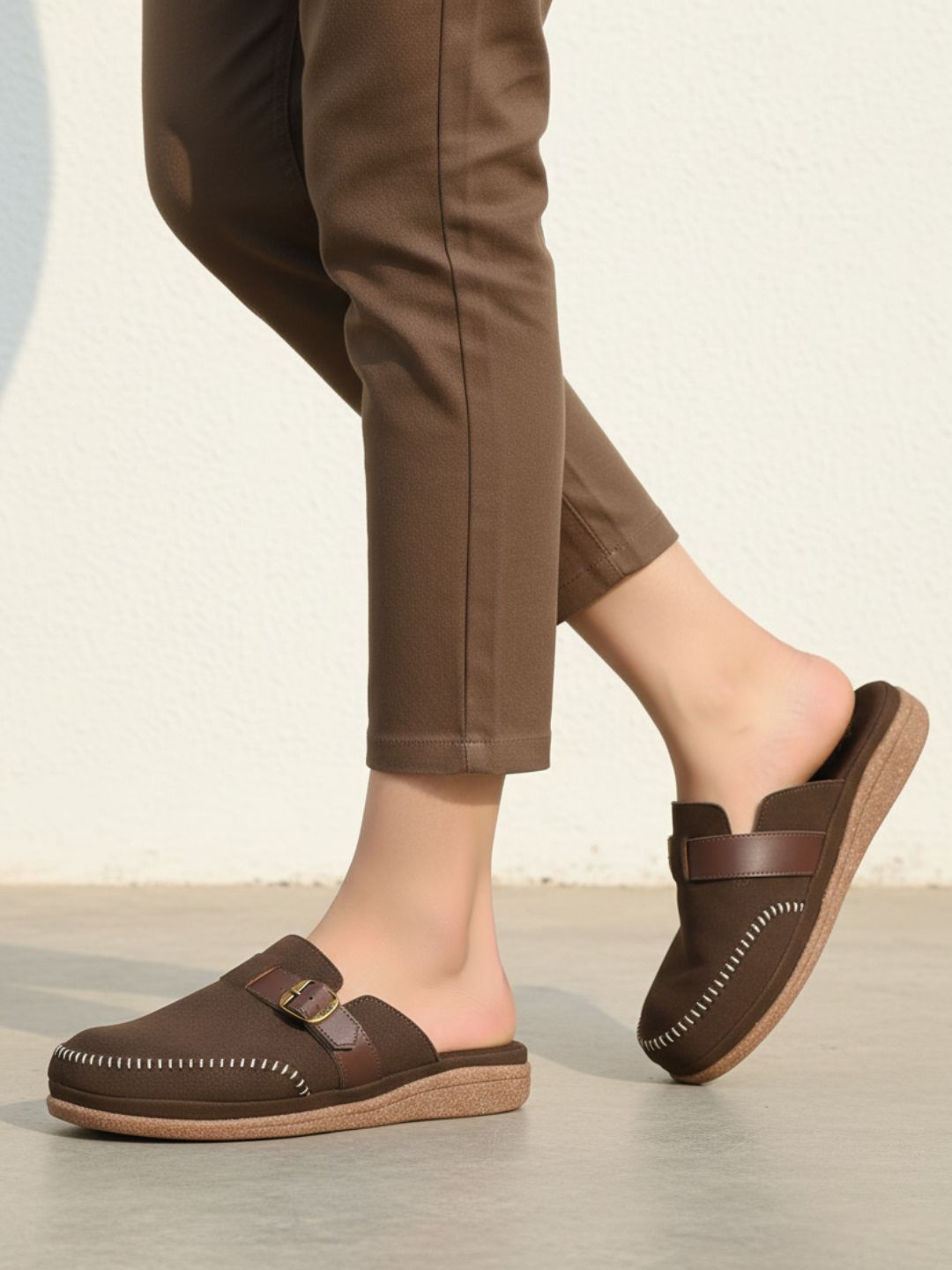 Womens Brown Casual Textured Pattern Flats Round Toe Mules