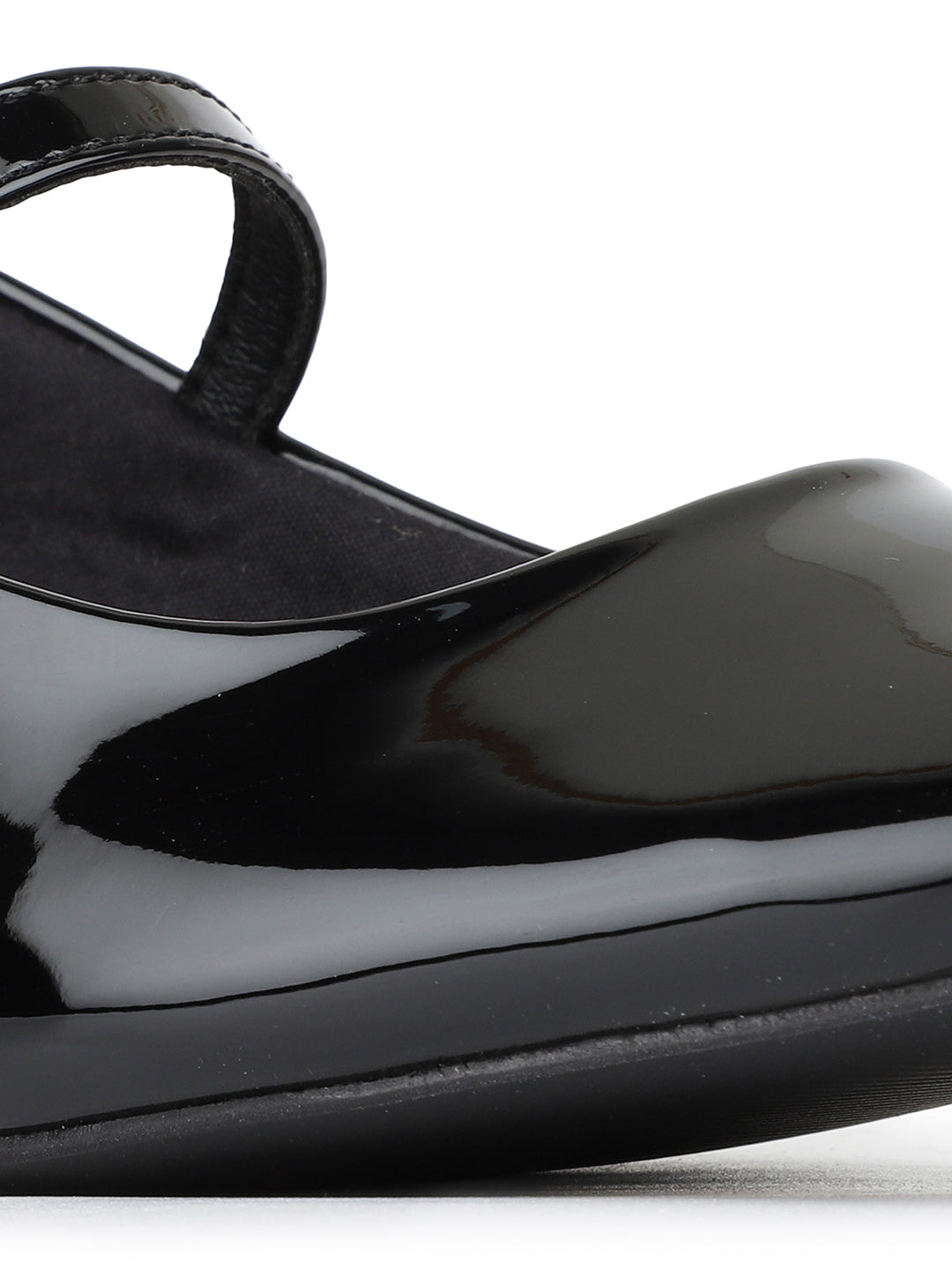 Womens Black Casual Solid Pattern Round Toe Block Heels