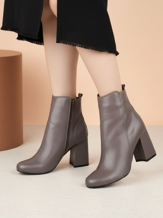 Women Grey Solid Boots