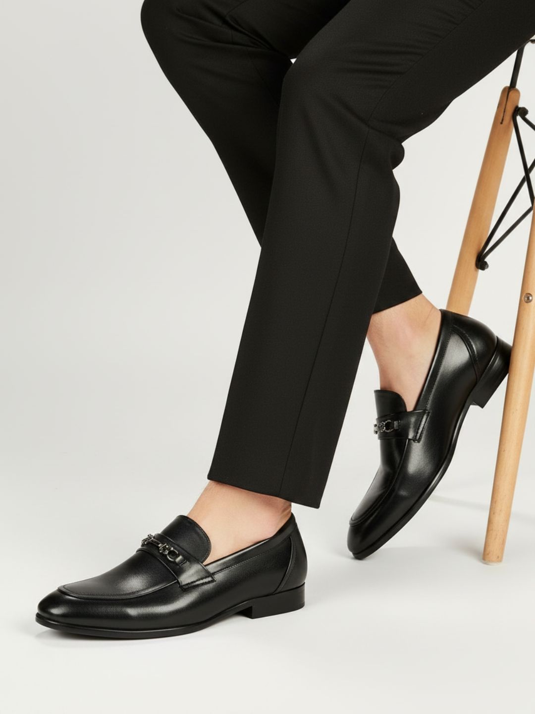 Atesber Black Solid Formal Shoes For Men