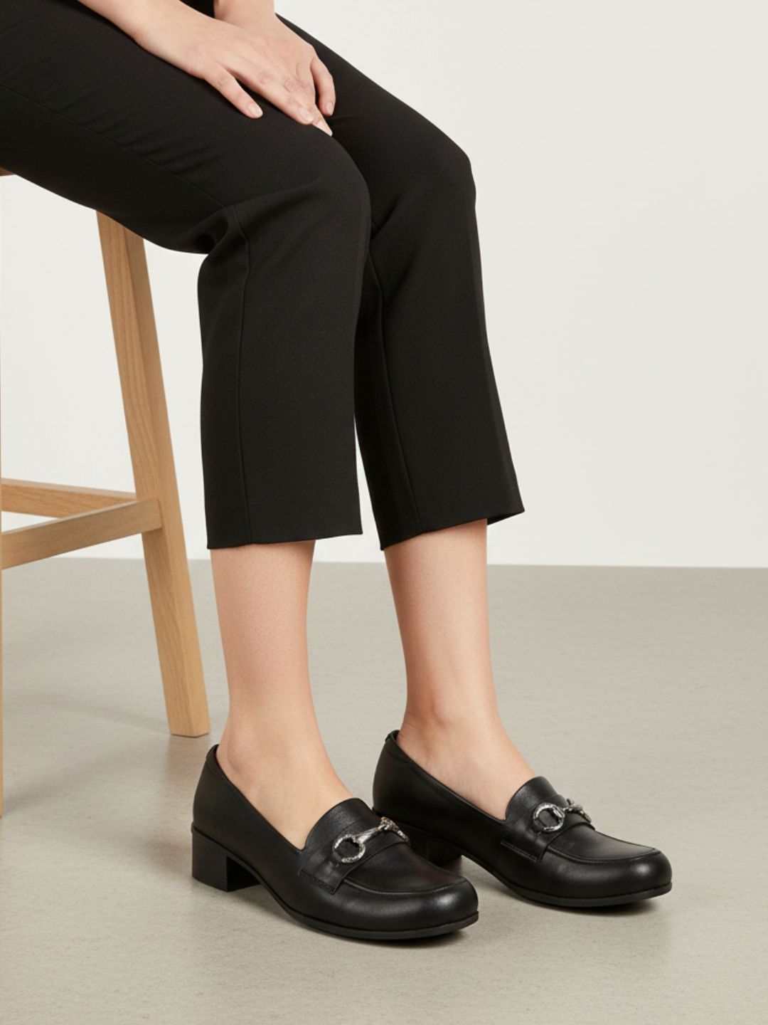 Women Black Buckle Detail Square Toe Mocassion