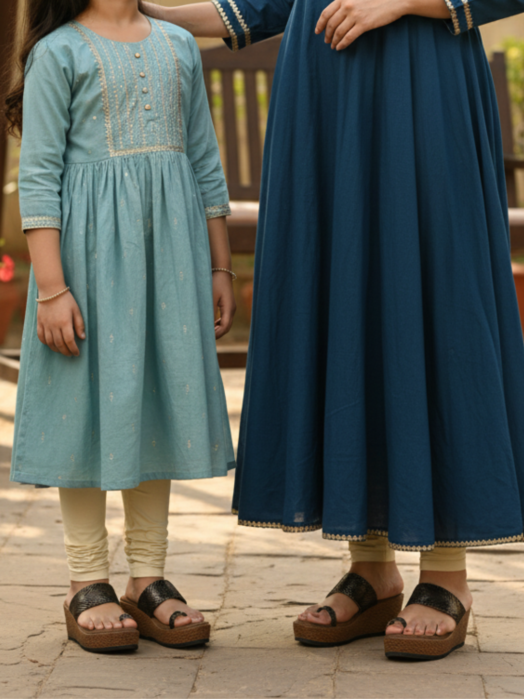 Women Antique Metallic Print One Toe Wedge Sandals