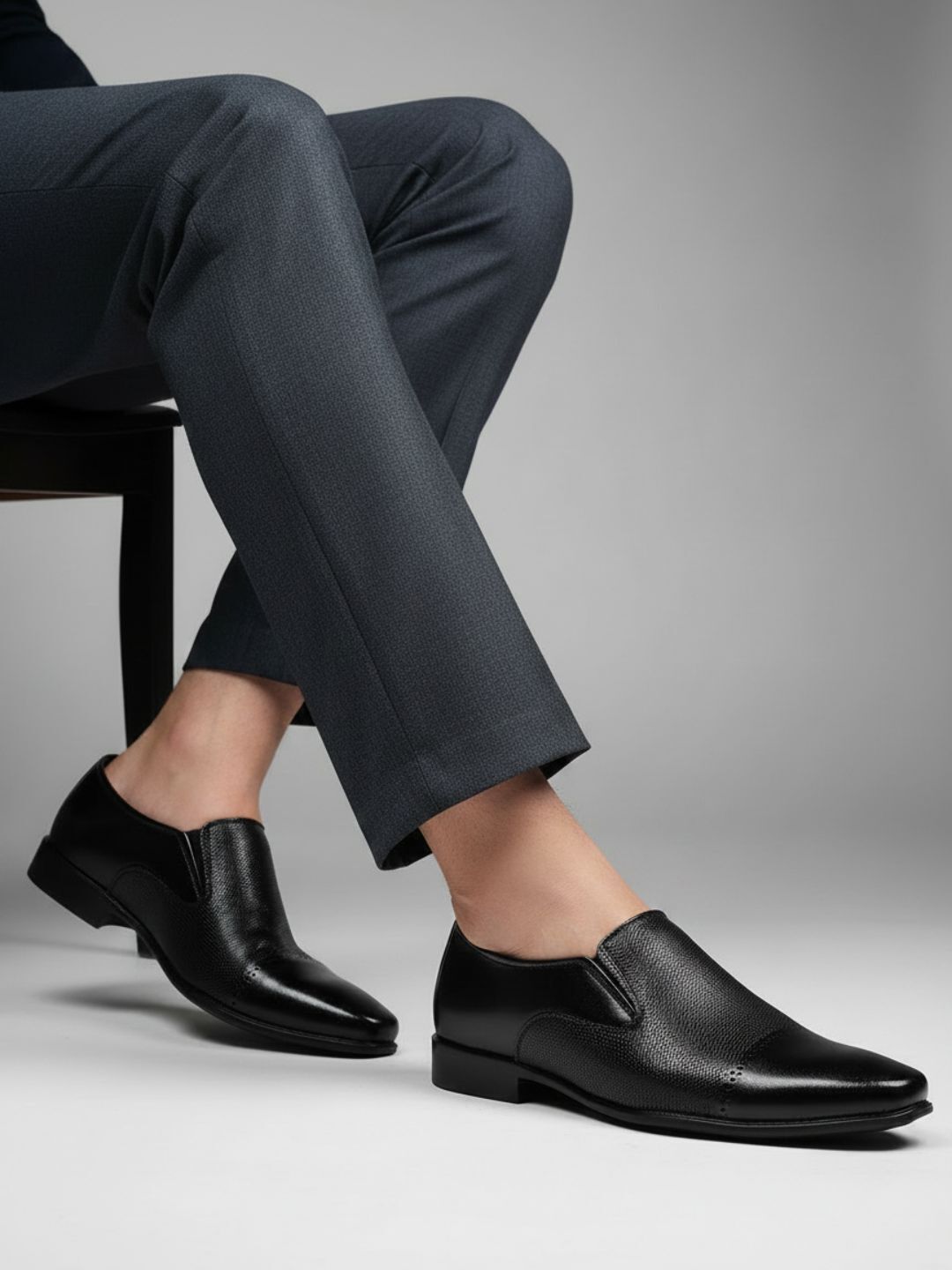 Mens Black Solid Pointed Toe Formal Leather Shoes