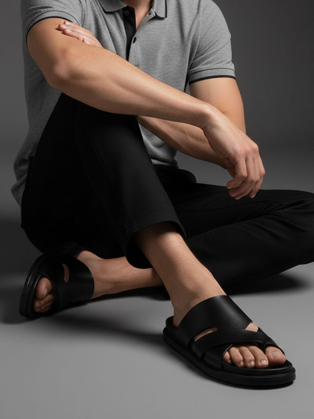 Mens Black Solid Round Toe Casual Sandals