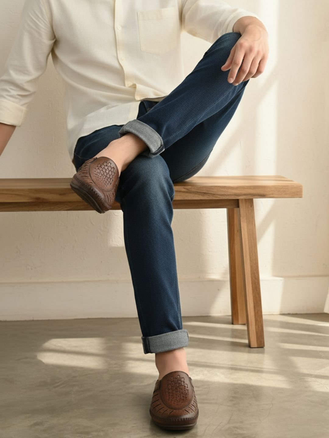 Mens Brown Solid Round Toe Casual Sandals