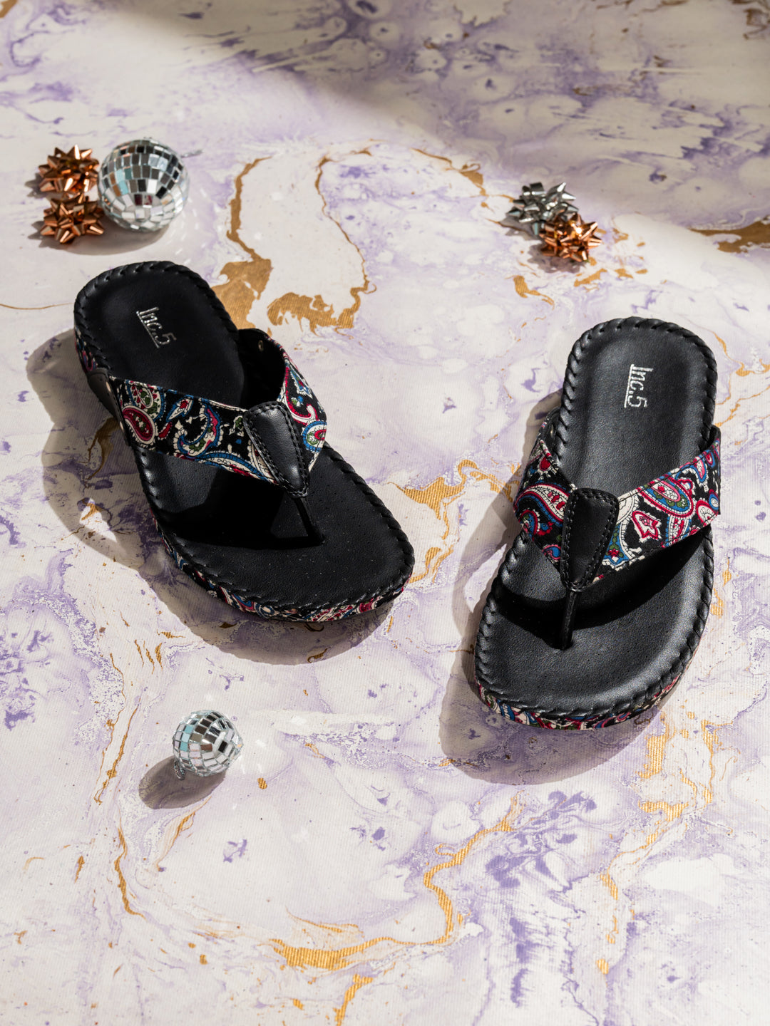 Womens Black Casual Printed Toe T-Strap Slip-On Flat Sandals