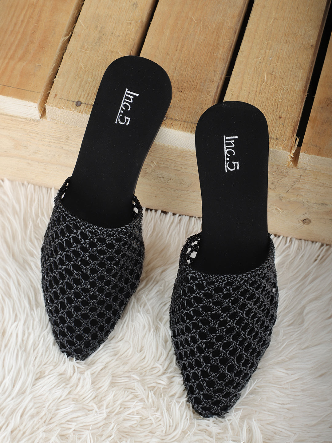 Women Black Pointed Toe Woven Design Mules Flats