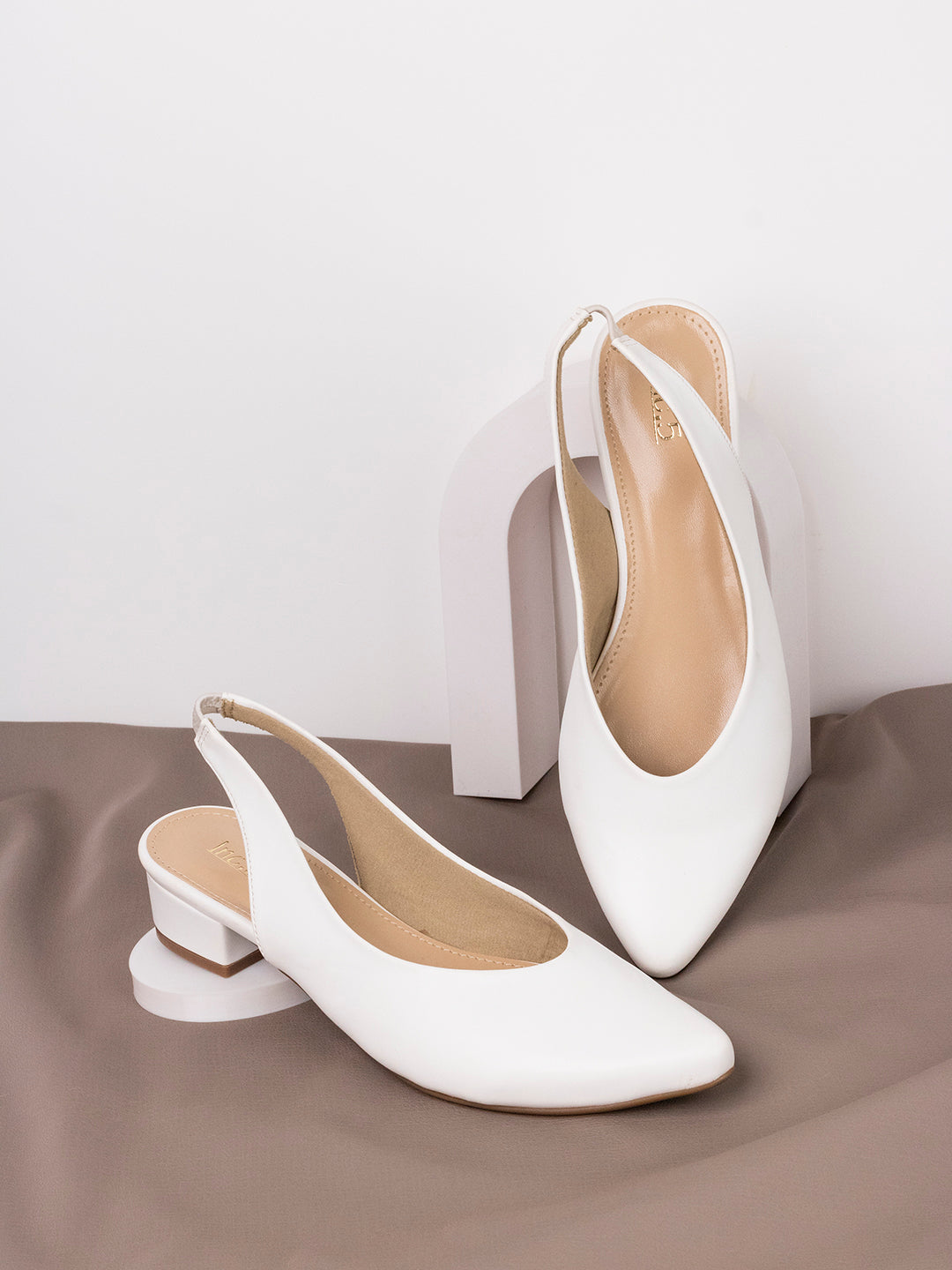 Womens White Solid Pointed Toe Party Wear Block Heel Pumps