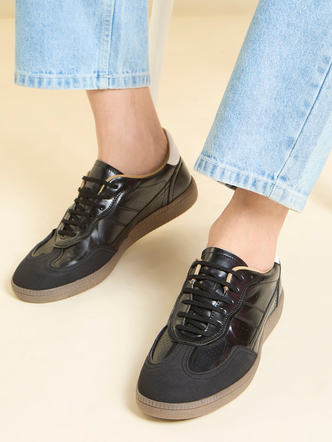 Mens Black Casual Solid Round Toe Sneaker Shoe