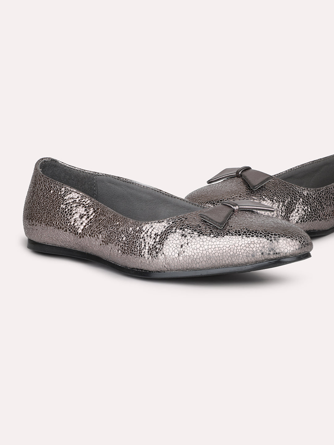 Women Pewter Textured Bow Detail Flats Ballerinas