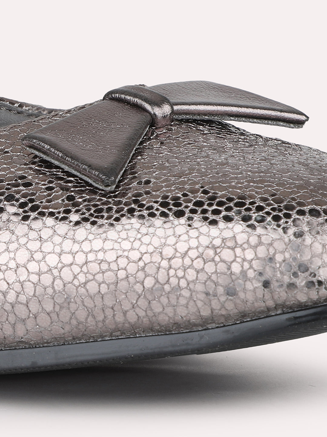 Women Pewter Textured Bow Detail Flats Ballerinas