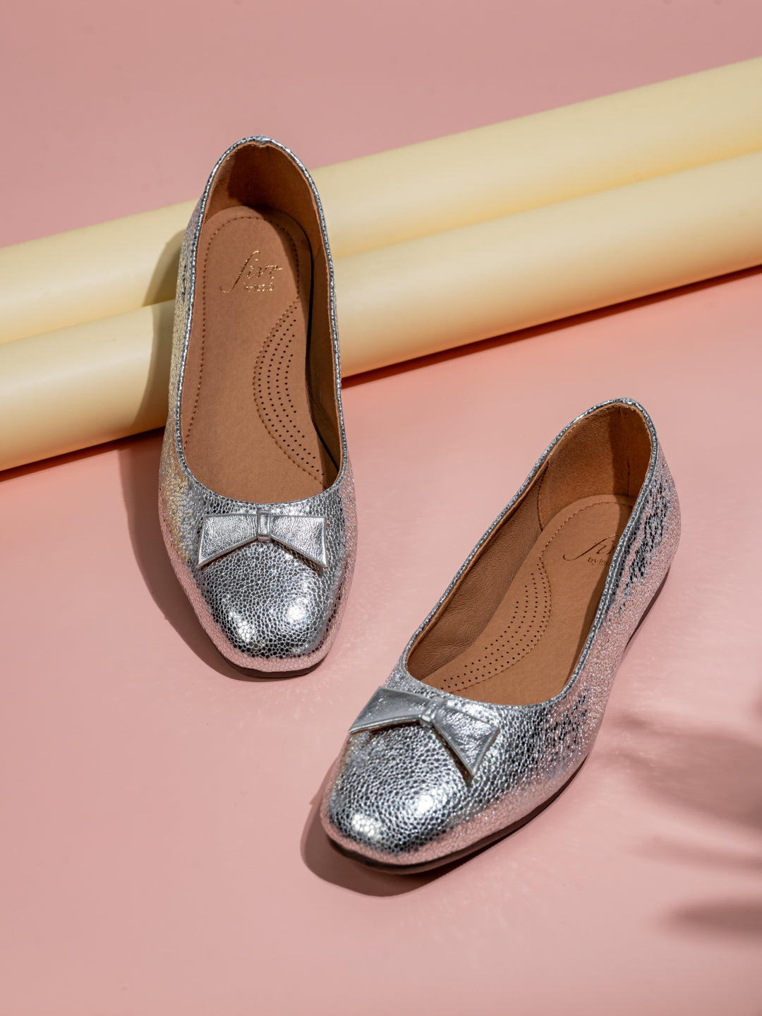 Women Silver Textured Bow Detail Flats Ballerinas