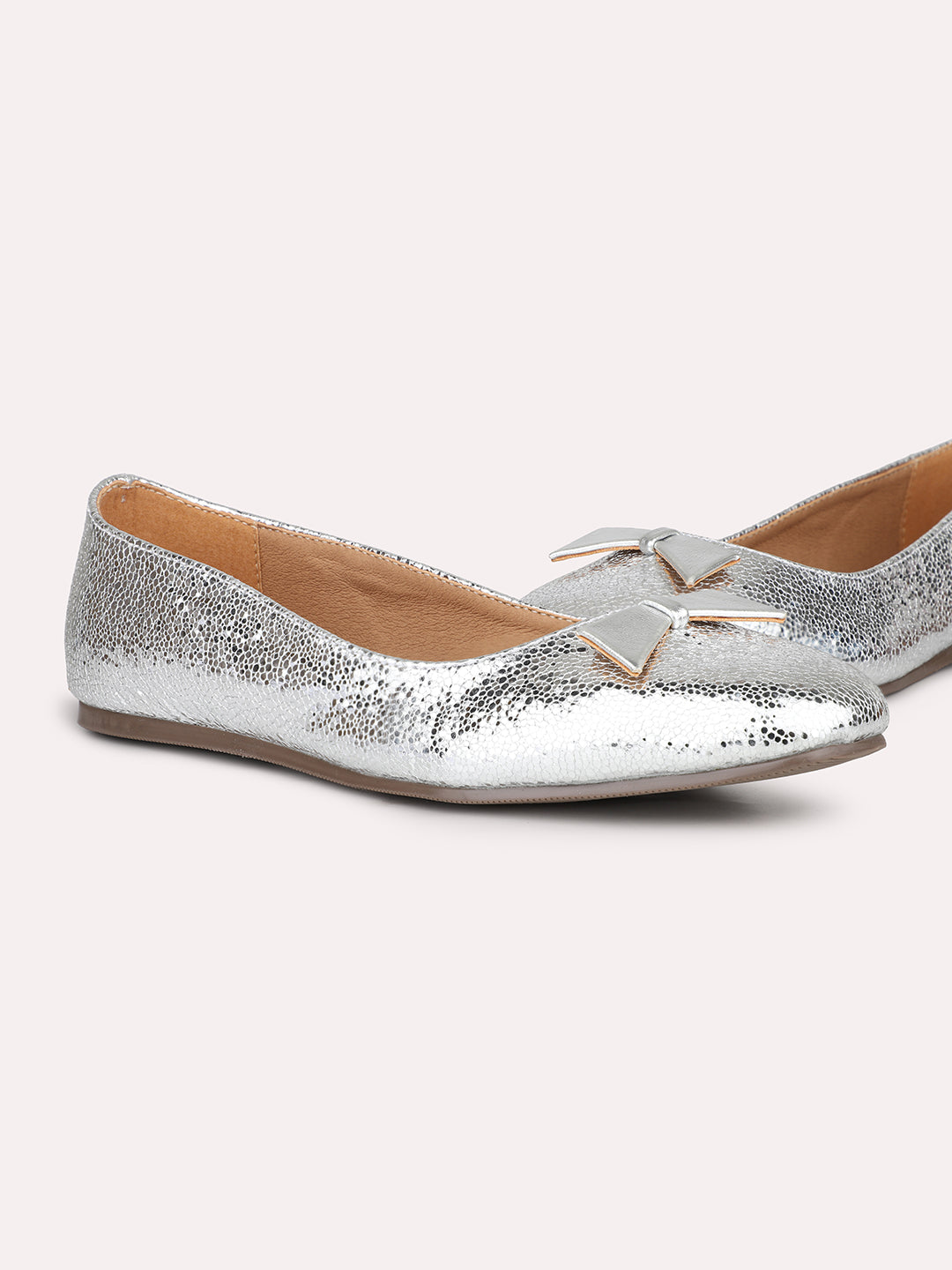 Women Silver Textured Bow Detail Flats Ballerinas