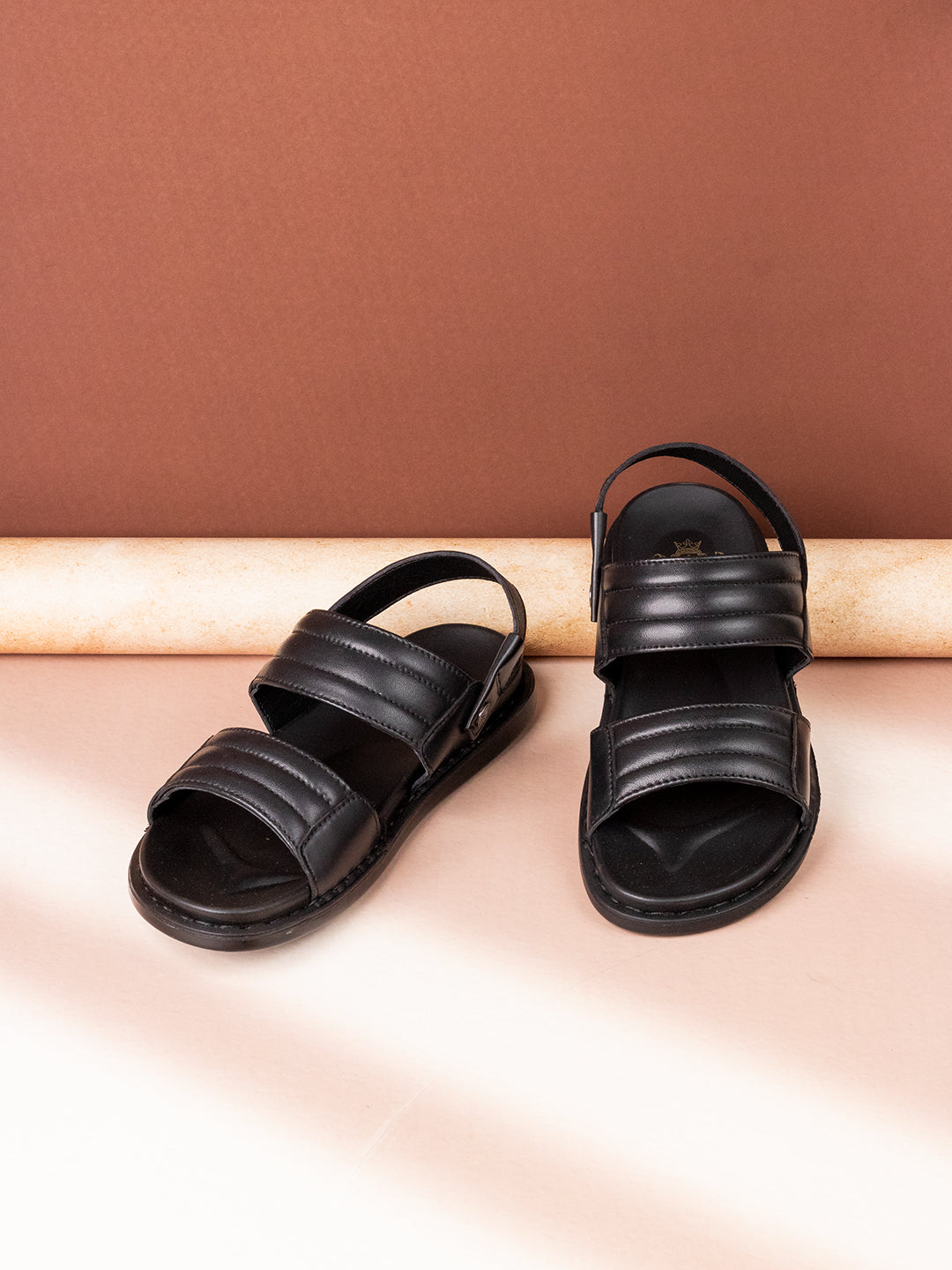 Mens Black Solid Round Toe Casual Sandals