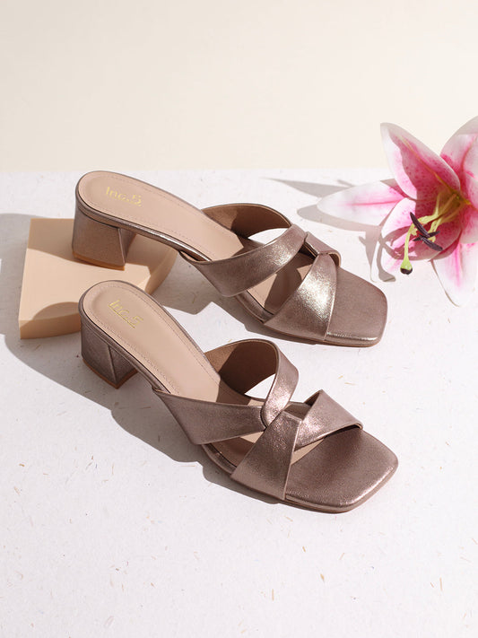Womens Golden Party Wear Solid Square Toe Block Heels