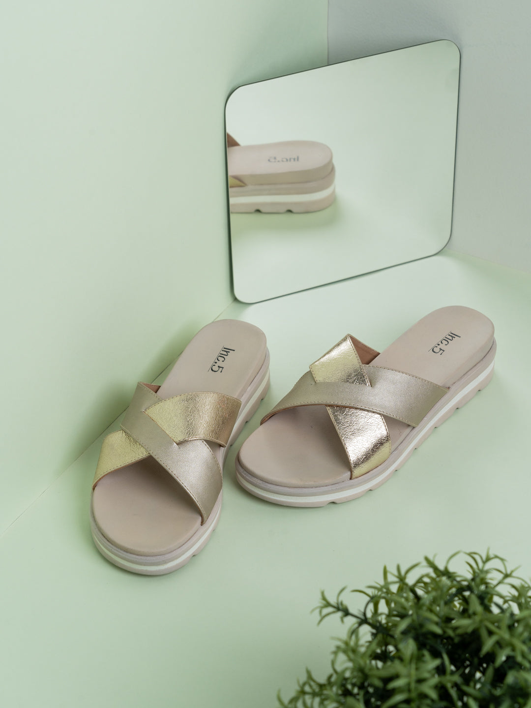 Womens Golden Casual Solid Open Toe Flat Slip-On Sandals