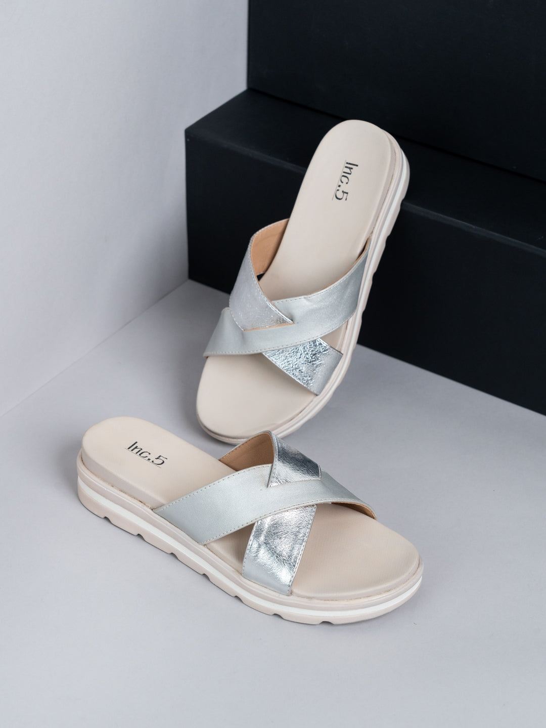 Womens Silver Casual Solid Open Toe Flat Slip-On Sandals