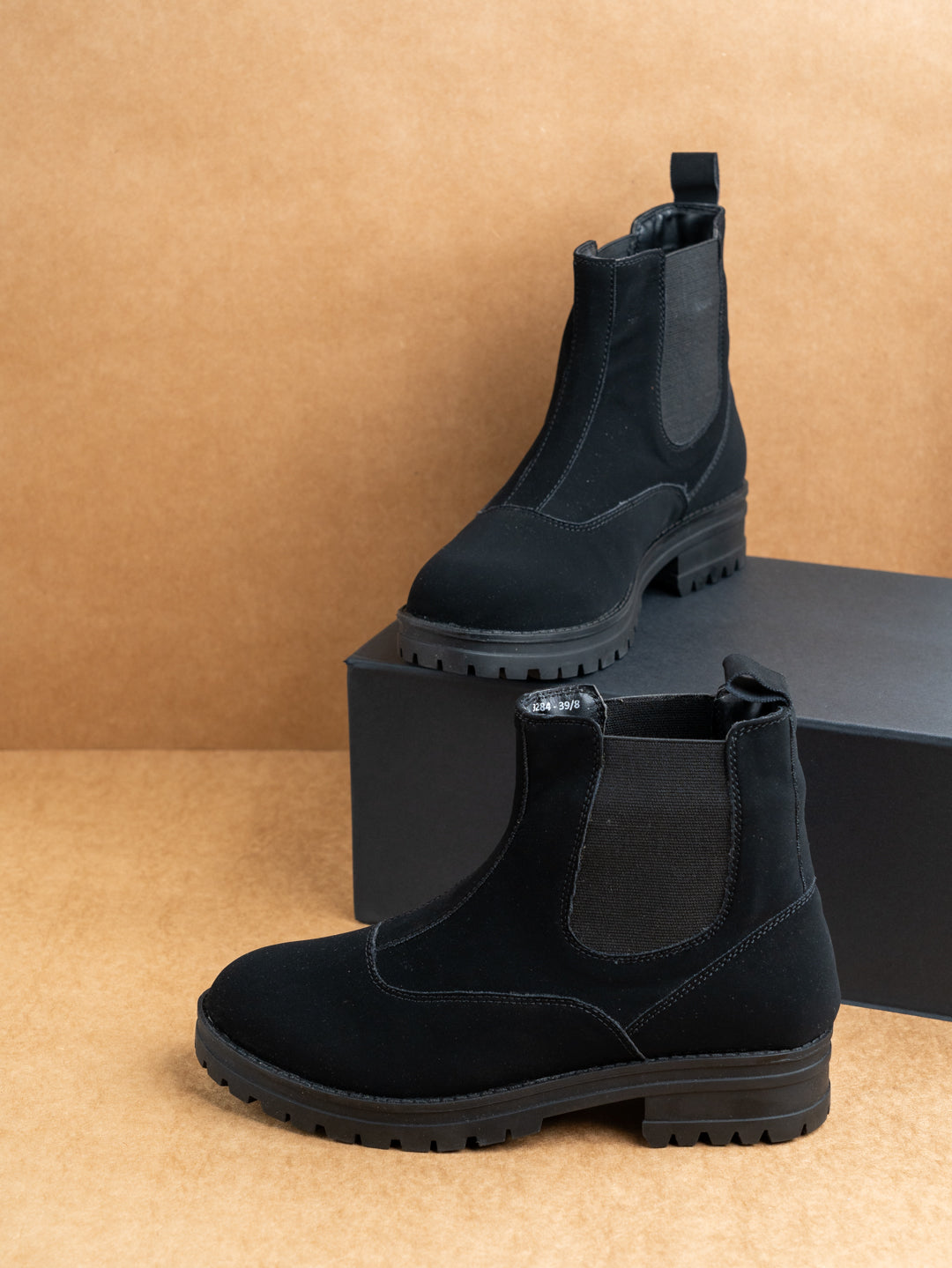 Womens Black Party Wear Solid Round Toe Chelsea Boots