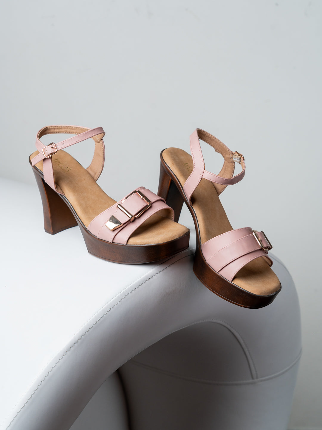 Womens Peach Party Wear Solid Round Toe Block Heel Sandals