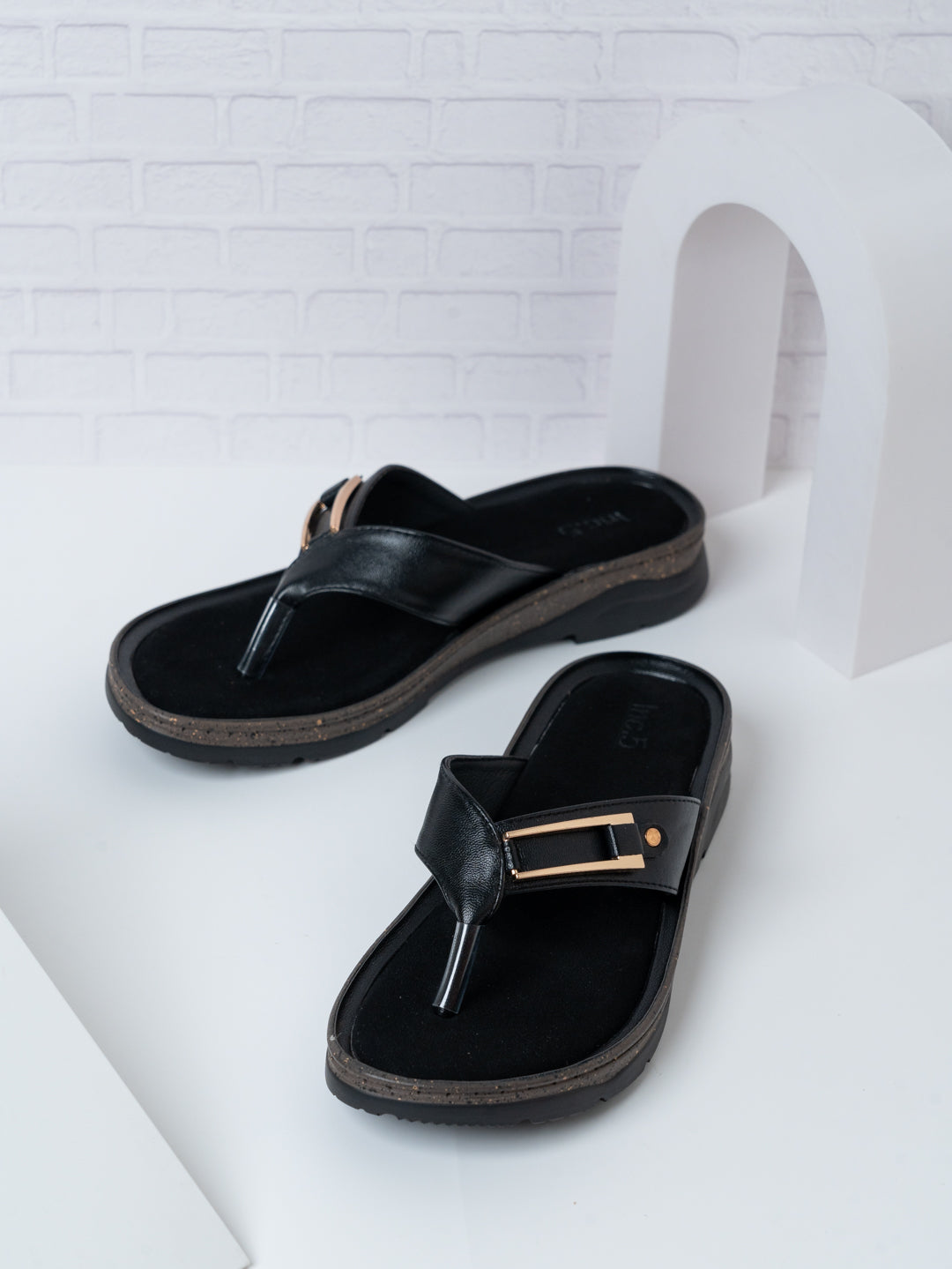 Womens Black Casual Solid T-Strap Flat Slip-On Sandals