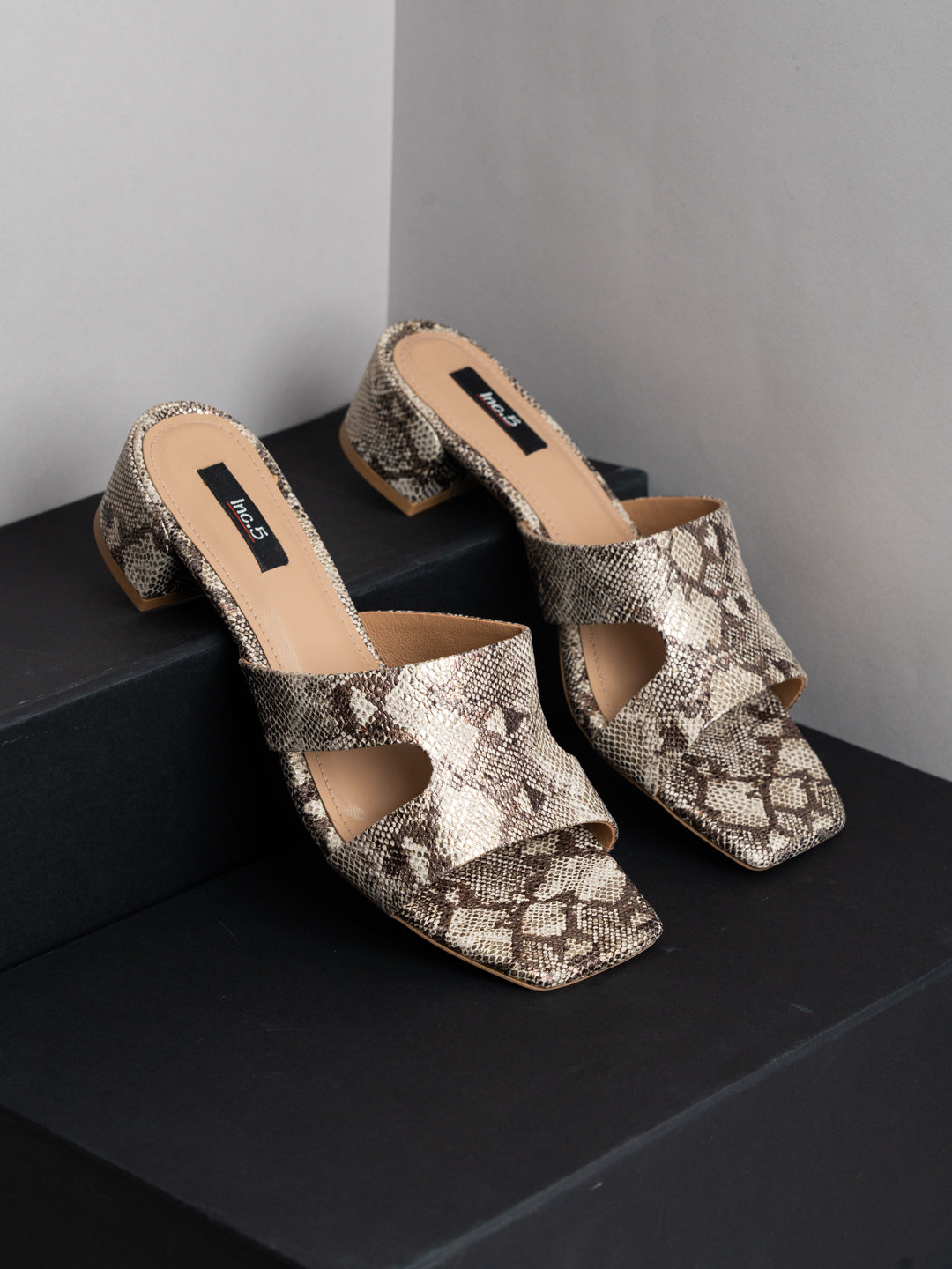 Womens Golden Party Wear Printed Toe Square Toe Block Heel Sandals