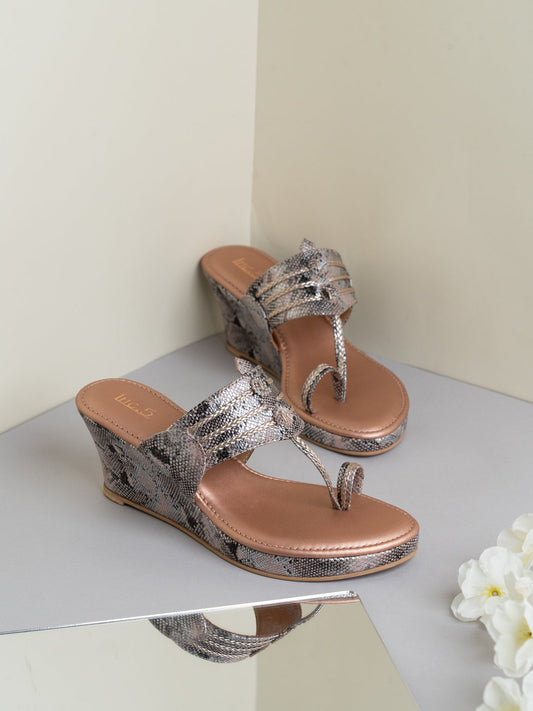 Womens Rose Gold Ethnic Printed Toe Round Toe Wedge Heel Sandals