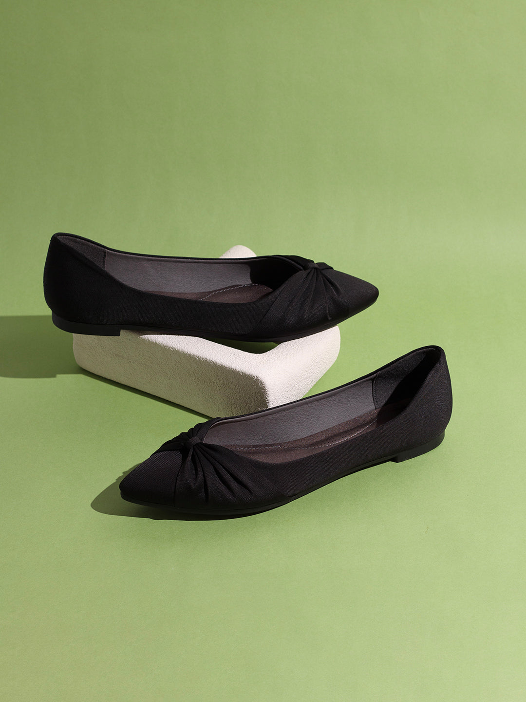 Womens Black Party Wear Solid Pointed Toe Ballerinas