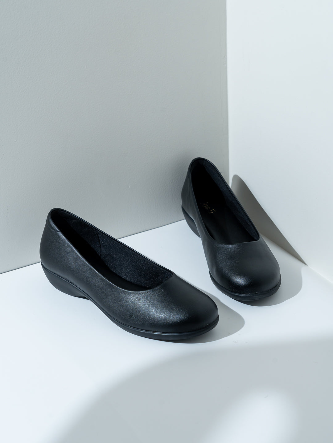 Womens Black Party Wear Solid Round Toe Wedge Heel Pumps