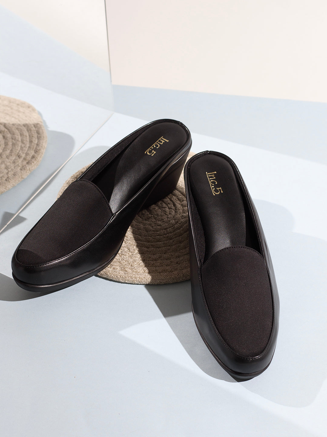 Womens Black Party Wear Solid Round Toe Wedge Heel Sandals