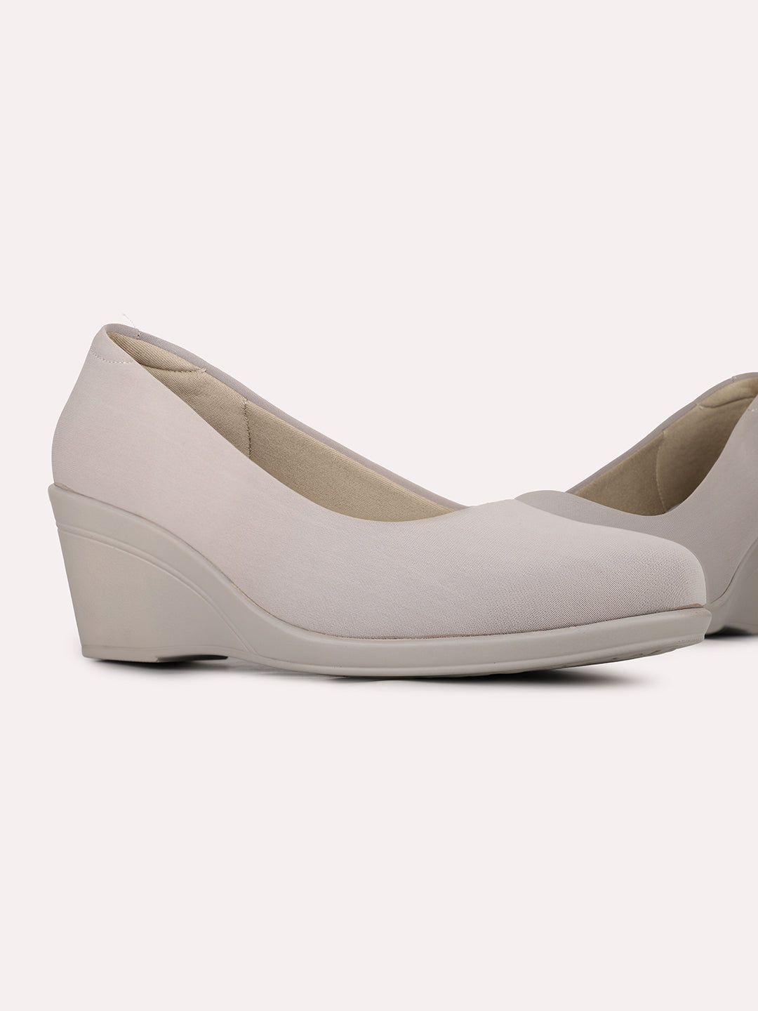 Womens Grey Party Wear Solid Round Toe Wedge Heel Pumps