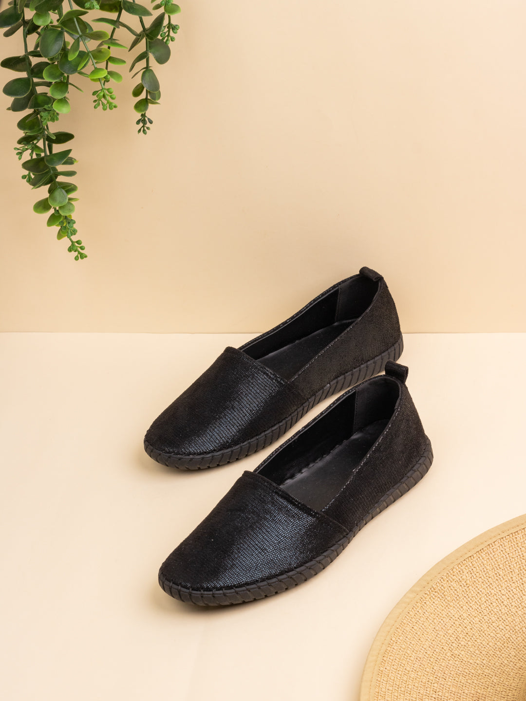 Womens Black Casual Solid Round Toe Loafers