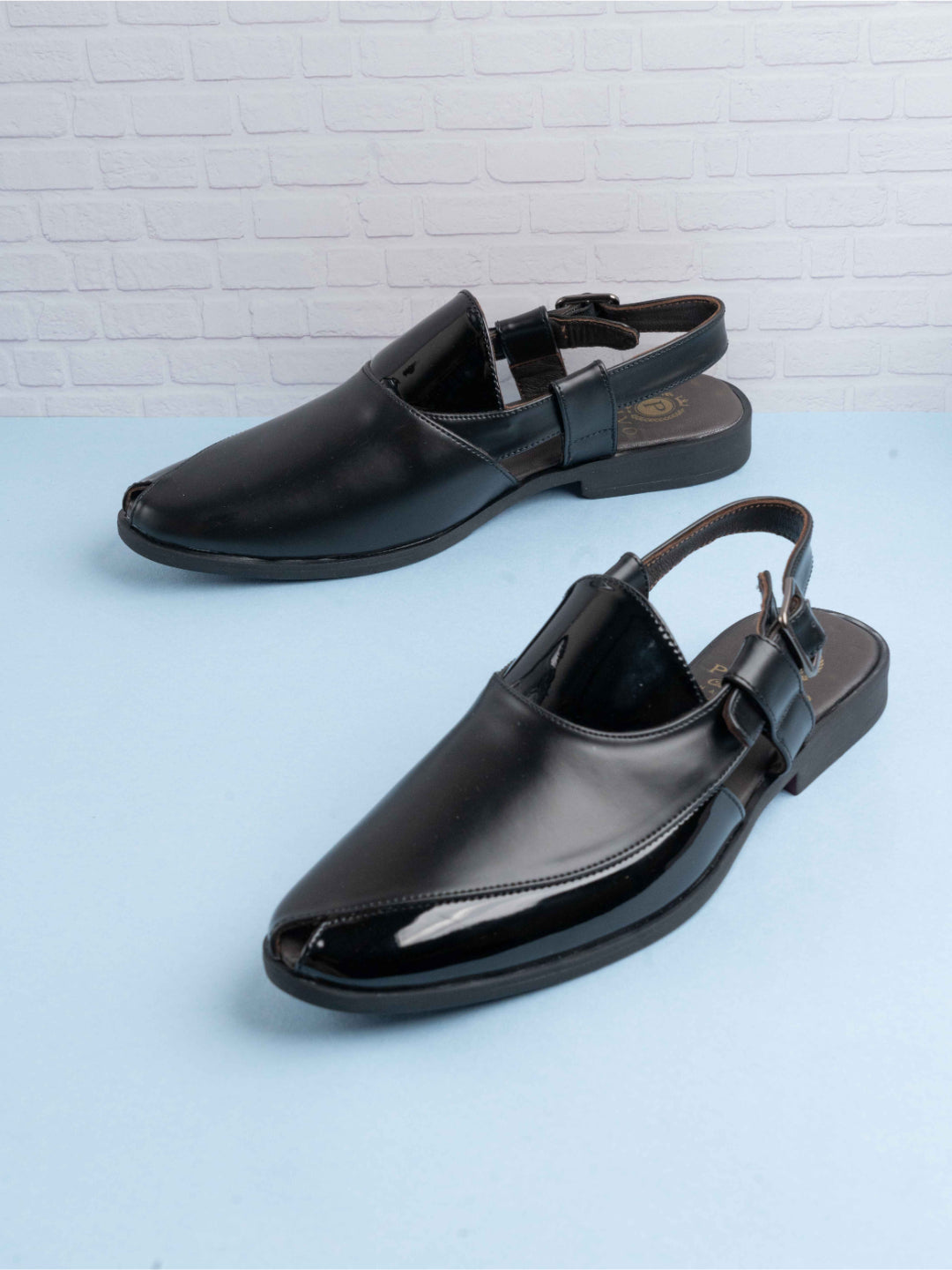 Mens Black Solid Round Toe Casual Leather Sandals