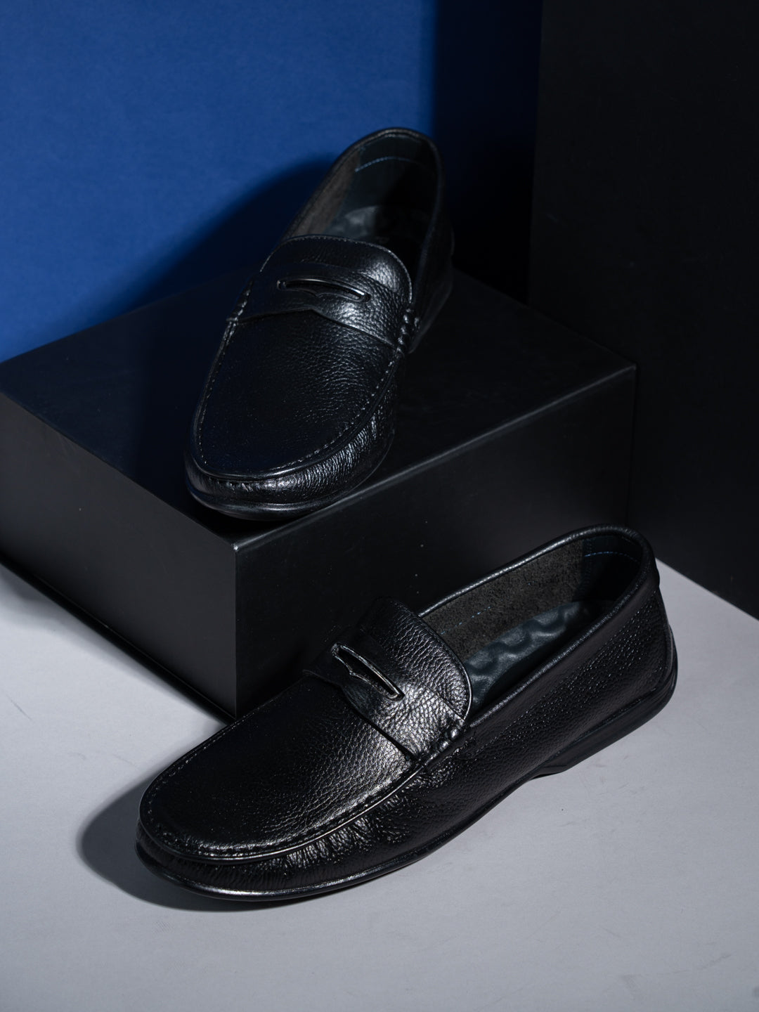Mens Black Solid Round Toe Casual Loafer