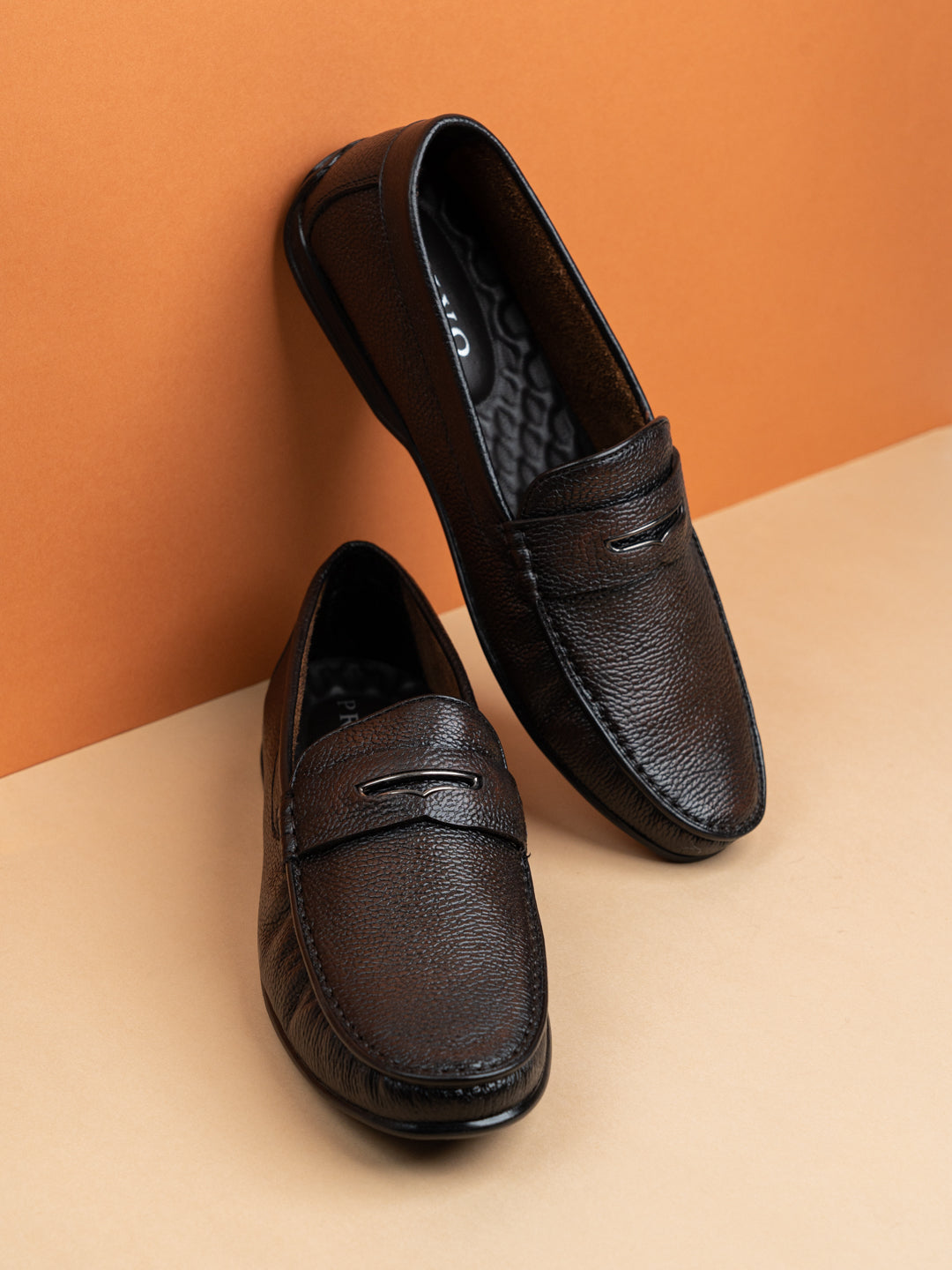Mens Brown Solid Round Toe Casual Loafers