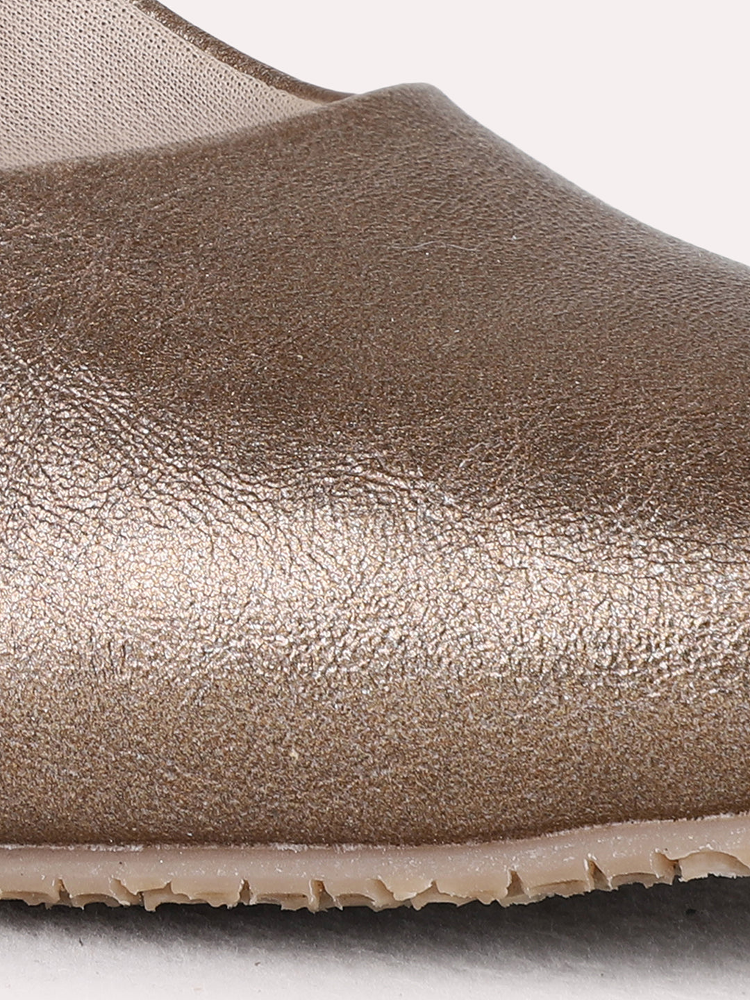 Womens Golden Party Wear Solid Pointed Toe Pumps