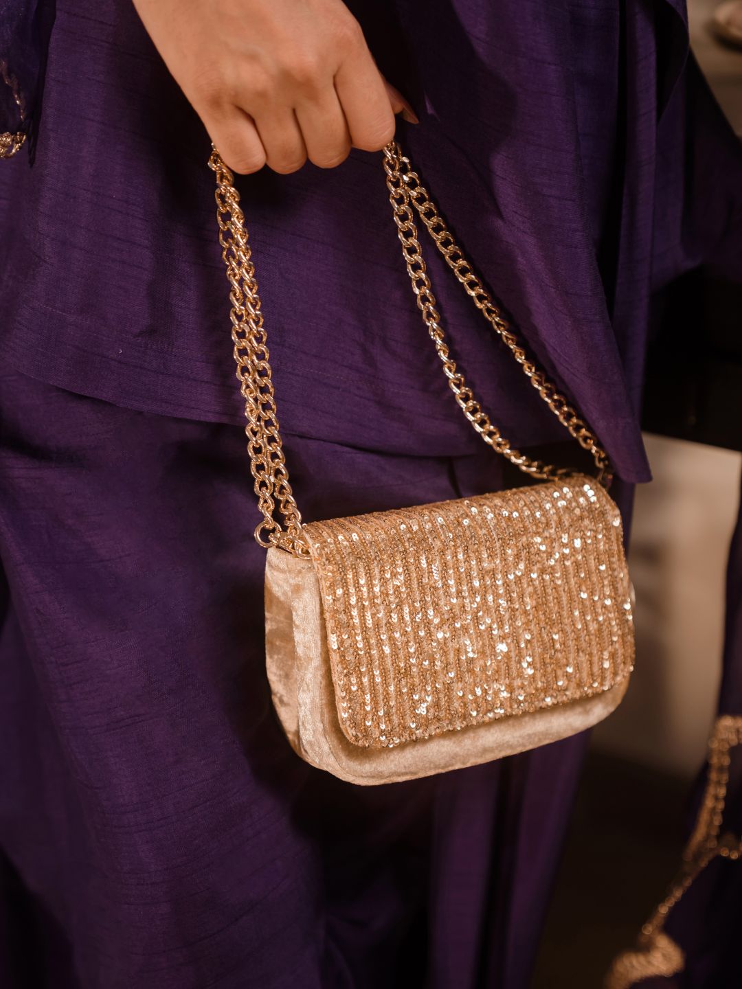 Womens Golden Clutches With Magnet Lock For Party Use
