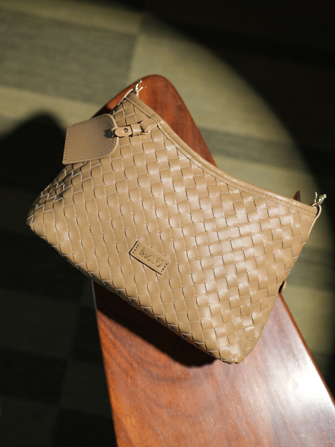Women Beige Textured Shoulder Bag With Zipper
