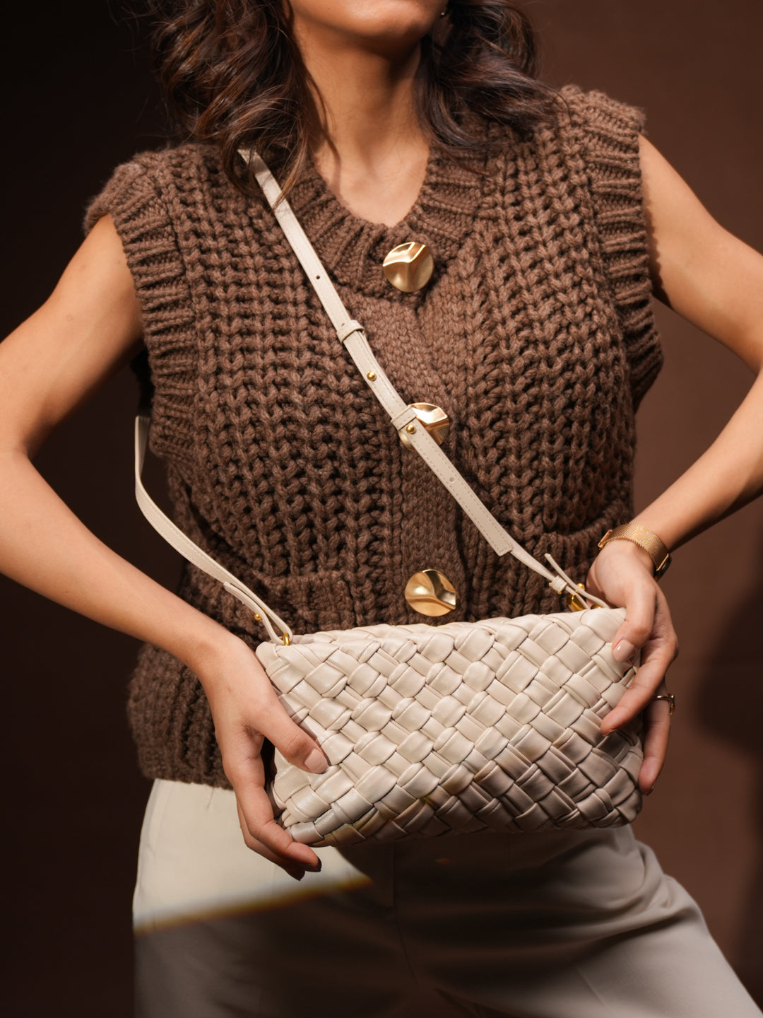 Womens Beige Textured Sling Bag With Zip Lock
