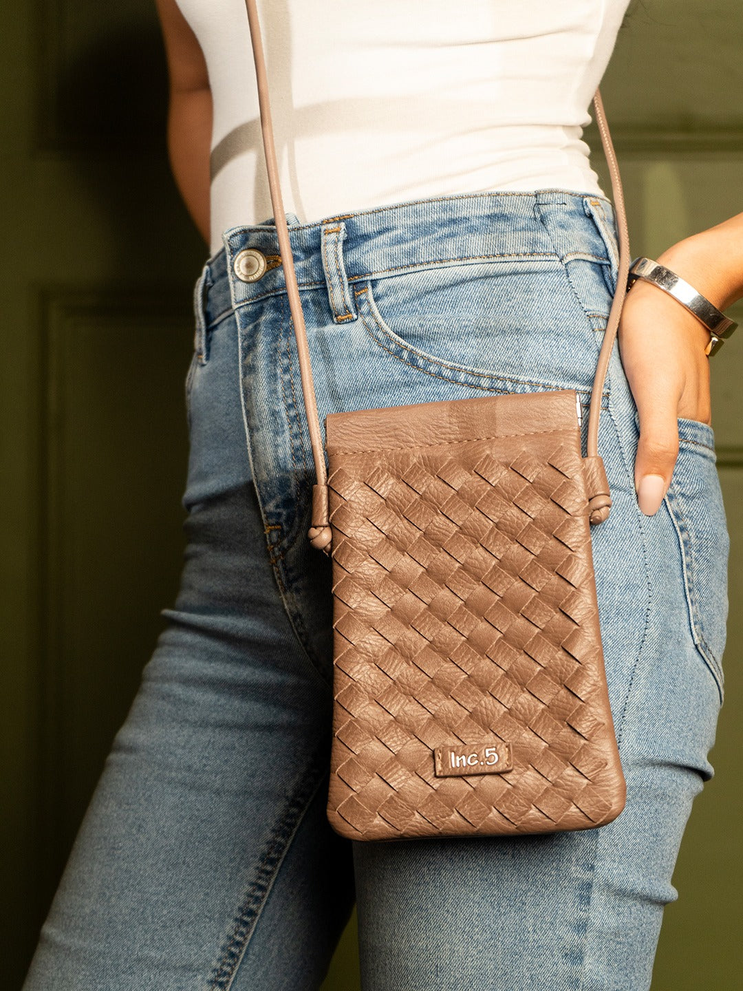 Womens Brown Casual Textured Pattern Phone Sling Bag With Twist Lock