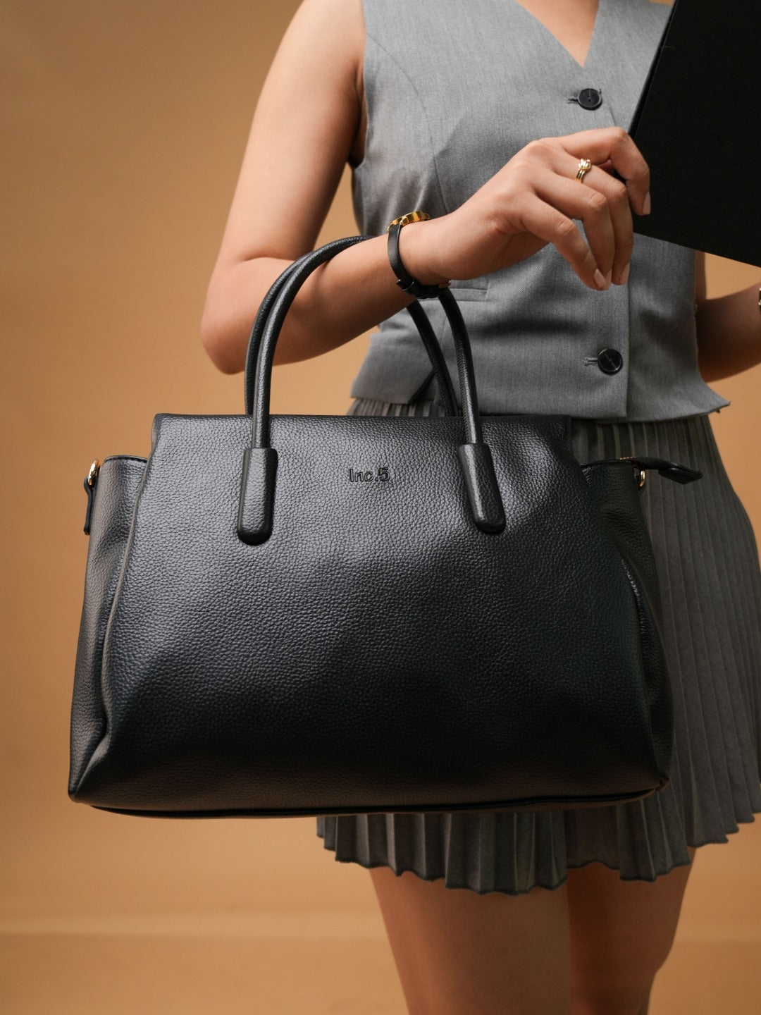 Womens Black Casual Textured Pattern Handbag With Zipper