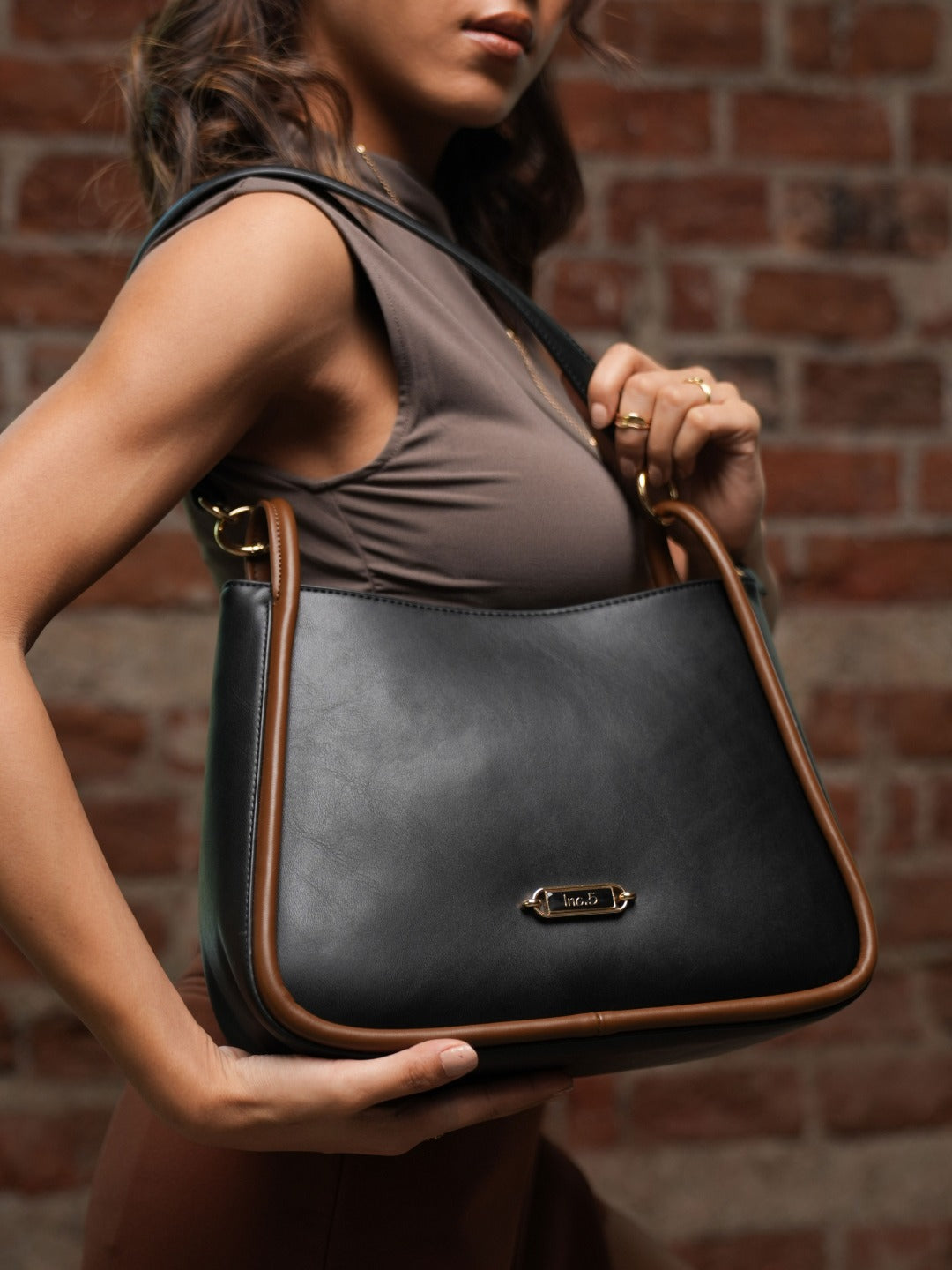 Womens Black Casual Solid Shoulder Bag With Zipper